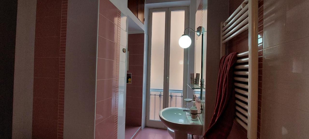 Appartamento A Cas' E Mari Naples Luaran gambar